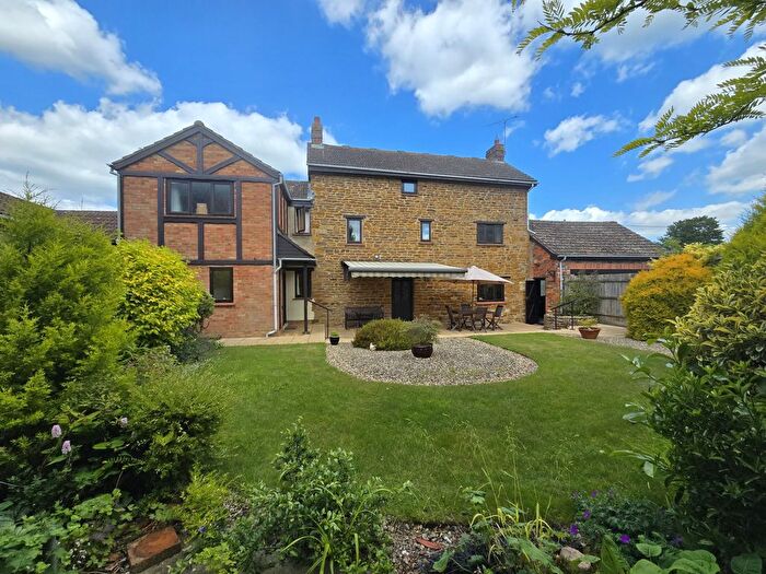 5 Bedroom Link Detached House For Sale In East Street, Long Buckby, NN6