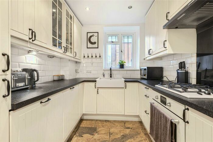 2 Bedroom Apartment To Rent In Chart Street, Shoreditch, London, N1