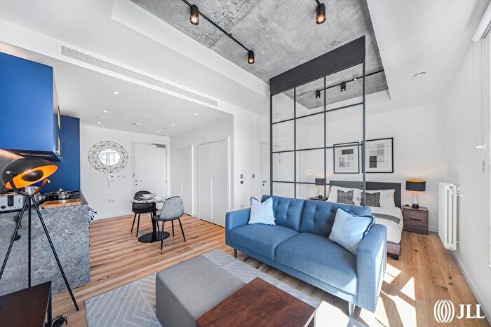 Flat To Rent In Douglass Tower, Good Luck Hope, E14