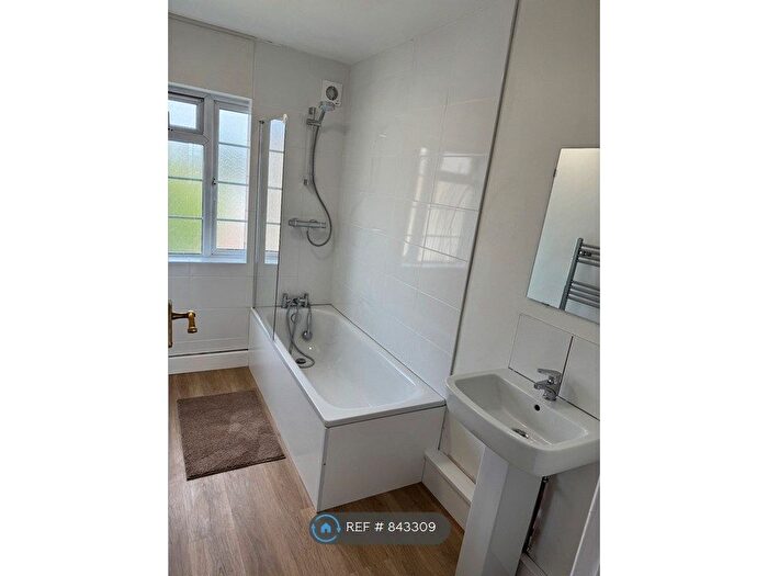 3 Bedroom Flat To Rent In Leigham Hall, London, SW16