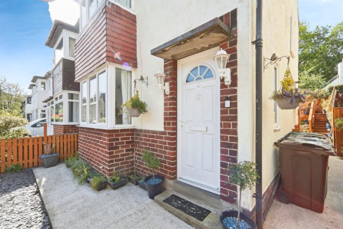 3 Bedroom Semi Detached House For Sale In Park Avenue, Bingley, BD16