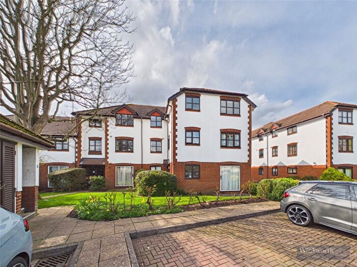 1 Bedroom Flat For Sale In Hanover House, Lenelby Road, Surbiton, KT6
