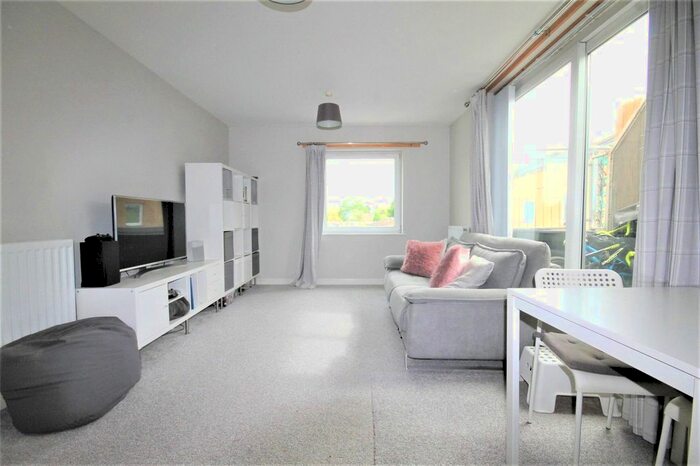 1 Bedroom Flat To Rent In Wooldridge Close, Feltham, Greater London, TW14