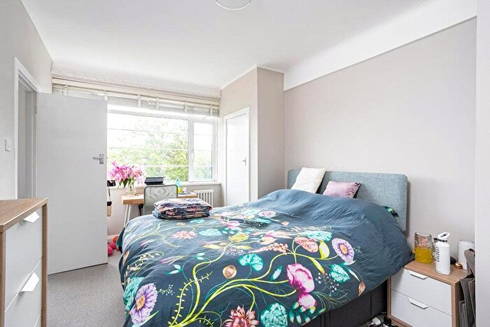 1 Bedroom Studio To Rent In Du Cane Court, Balham High Road, London, SW17