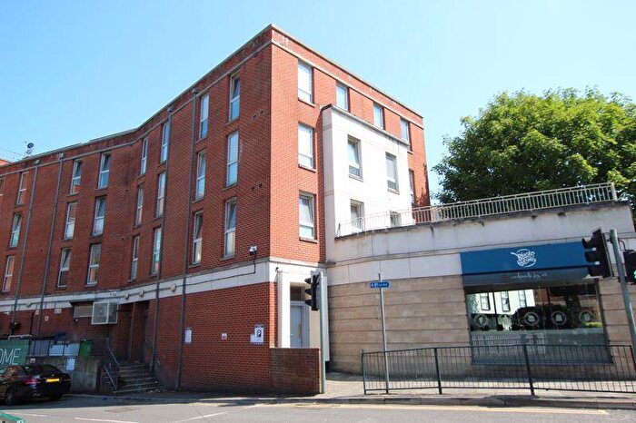 2 Bedroom Flat To Rent In The Oaks Square, Epsom, KT19