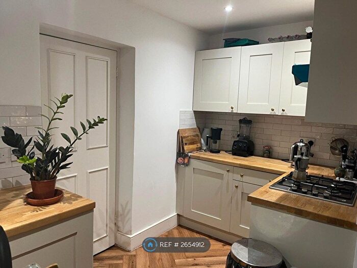 2 Bedroom Flat To Rent In Brixton Hill, London, SW2
