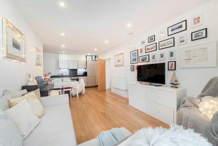 2 Bedroom Flat To Rent In Caspian Apartments, Salton Square, E14