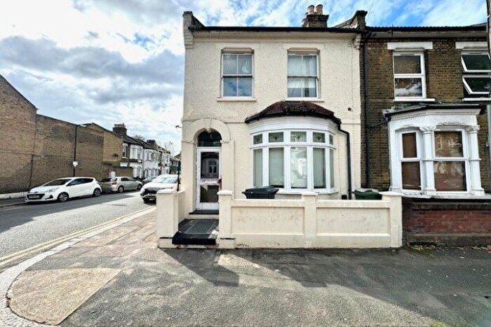 5 Bedroom Property To Rent In Steele Road, London, E11