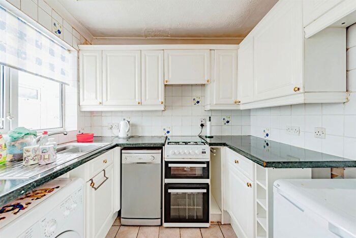 2 Bedroom Detached Bungalow For Sale In Charlotte Grove, Smallfield, Horley, RH6