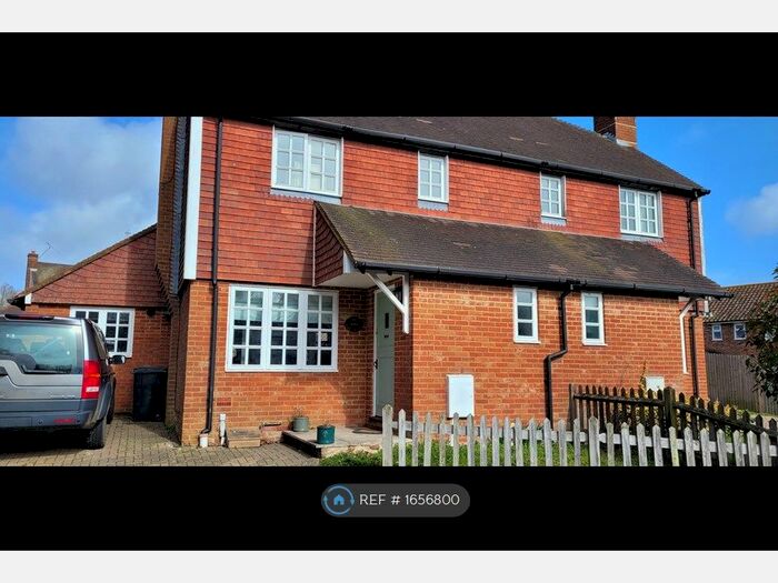 3 Bedroom Semi-Detached House To Rent In Staplecross, Staplecross, TN32