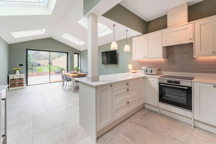 3 Bedroom Semi-Detached House To Rent In Hillview Road, Mill Hill, London, NW7