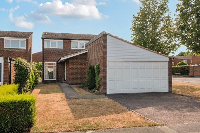 3 Bedroom Detached House For Sale In Ainsdale Close, Bletchley Milton Keynes, MK3