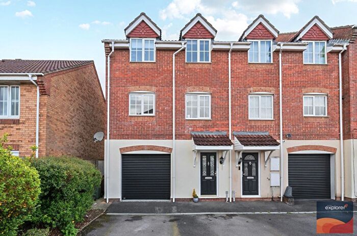 4 Bedroom Town House For Sale In Belfry Square, Beggarwood, RG22