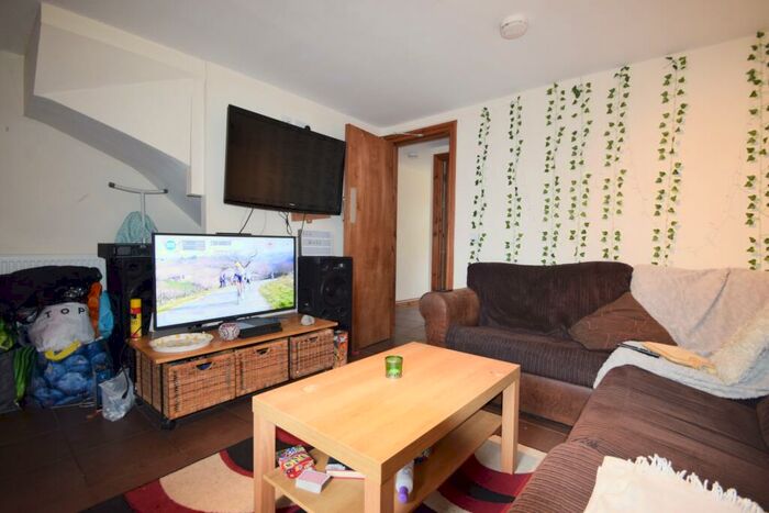 6 Bedroom House To Rent In Rhymney Street, Cathays, CF24