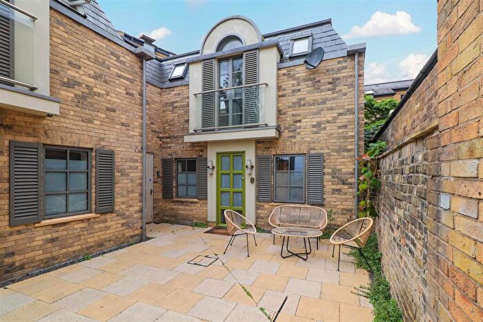 2 Bedroom Town House For Sale In Gwydir Street, Cambridge, CB1