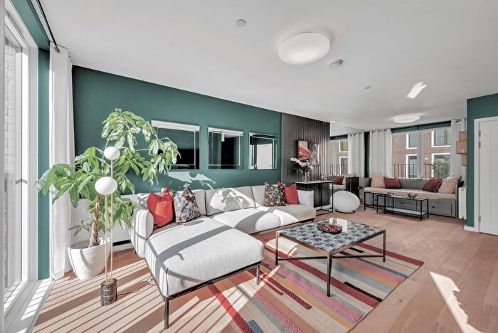 4 Bedroom Town House For Sale In Keirin Road, London, E20