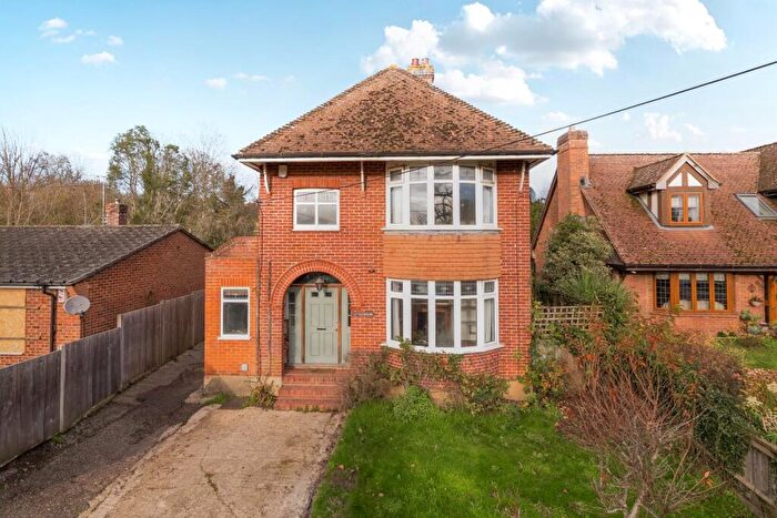 3 Bedroom Detached House For Sale In Vicarage Road, Yalding, Maidstone, ME18