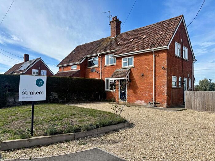 3 Bedroom Semi-Detached House For Sale In Devizes Road, Rowde, SN10