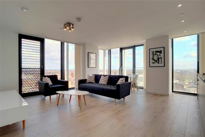 2 Bedroom Flat To Rent In Stratosphere Tower, Stratford, E15