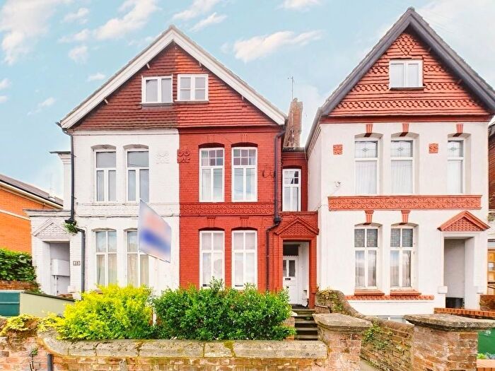 2 Bedroom Flat To Rent In Bicester Road, Aylesbury, HP19