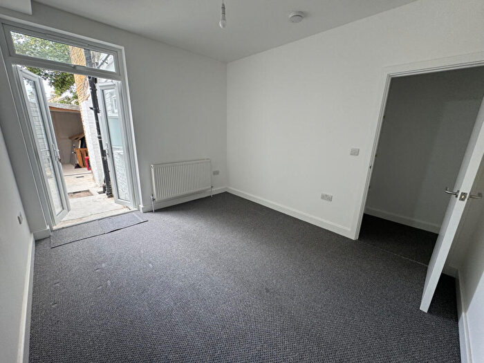 1 Bedroom Flat To Rent In Francis Road, Leyton, E10