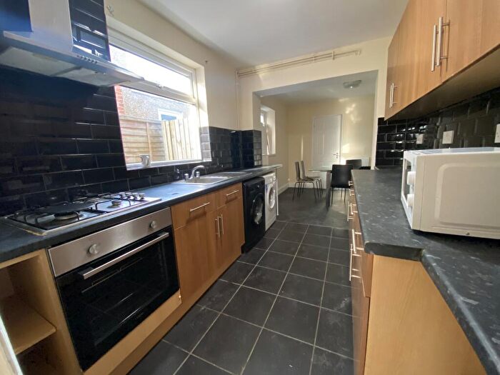 4 Bedroom House To Rent In Burgess Road, SO16