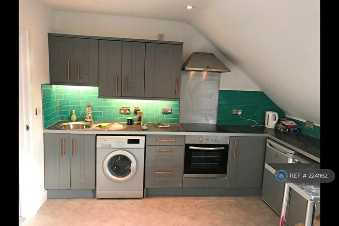 1 Bedroom Flat To Rent In St. Clements Road, Bournemouth, BH1