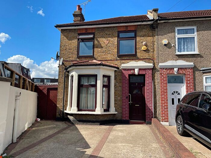 4 Bedroom Terraced House To Rent In Chester Road, Ilford, IG3