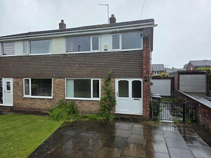 3 Bedroom Semi-Detached House To Rent In Southcroft Avenue, Birkenshaw, BD11