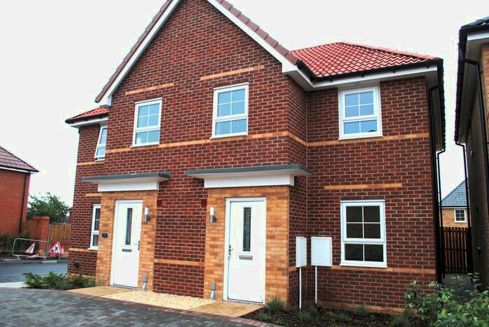 3 Bedroom Semi-Detached House To Rent In Farleigh Drive, Harworth, Doncaster, DN11