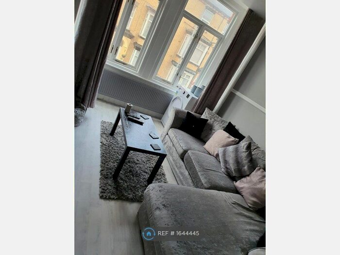 2 Bedroom Flat To Rent In Windsor Crescent, Bridlington, YO15