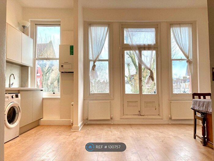 2 Bedroom Flat To Rent In Streatley Road, London, NW6