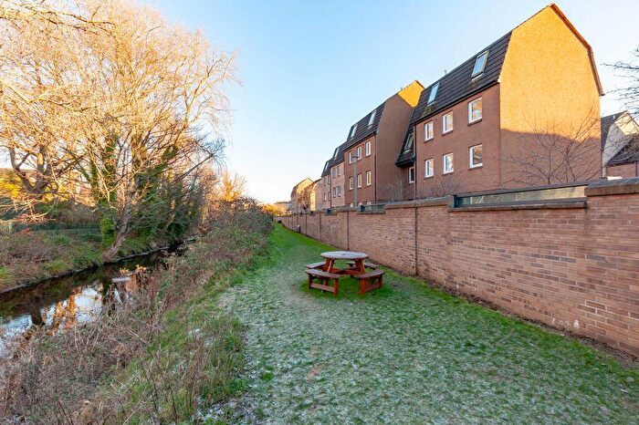 1 Bedroom Flat For Sale In / Ettrickdale Place, Stockbridge, Edinburgh, EH3