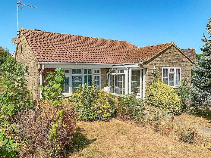3 Bedroom Detached Bungalow For Sale In Holly Grove, Crewkerne, TA18