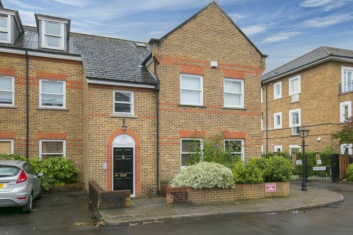 1 Bedroom Flat To Rent In St Anns Crescent, Wandsworth, SW18