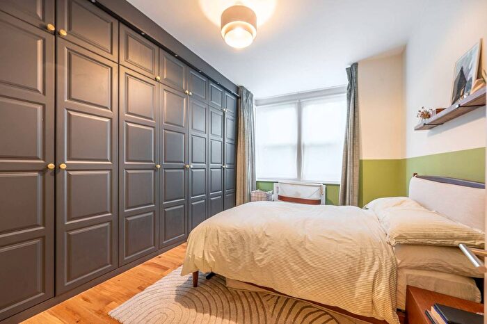 2 Bedroom Flat For Sale In Rockhall Road, Willesden Green, London, NW2