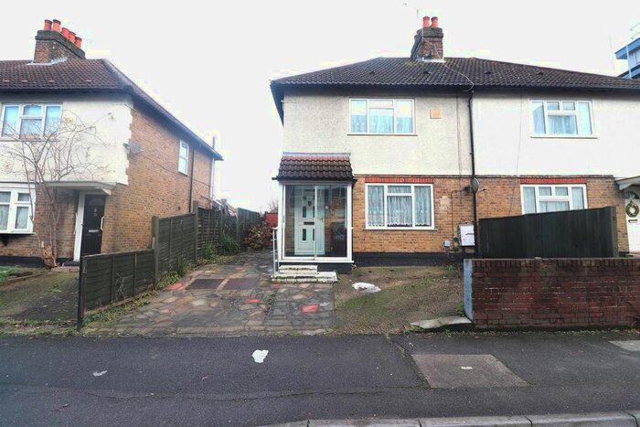 2 Bedroom Semi Detached House To Rent In Chippendale Waye, Uxbridge, UB8