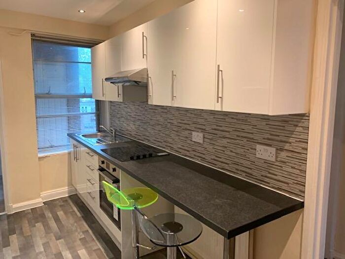 3 Bedroom Apartment To Rent In Finchley Lane, Hendon, NW4