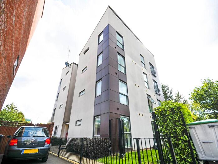 3 Bedroom Flat To Rent In Aviation Avenue, Hatfield, Hertfordshire, AL10