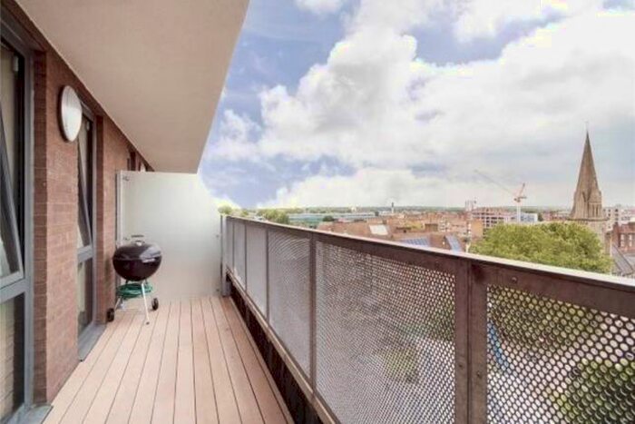 3 Bedroom Flat To Rent In Chatham Place, London, E9