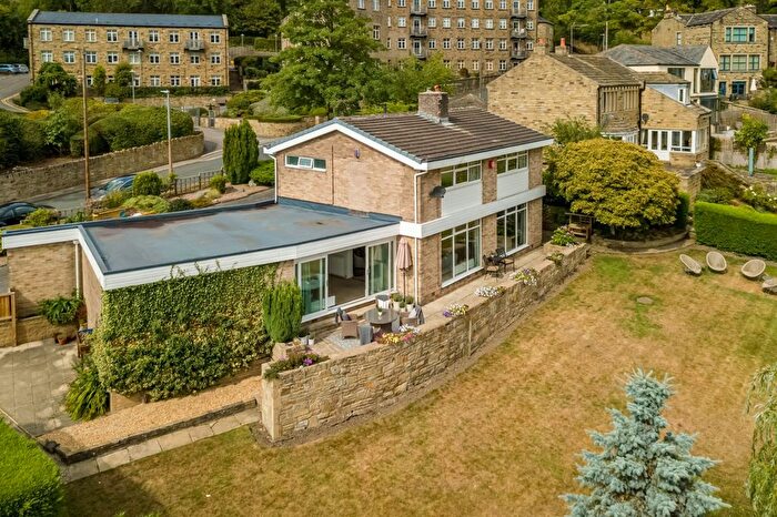 3 Bedroom Detached House For Sale In Sharp Lane, Almondbury, Huddersfield, HD4