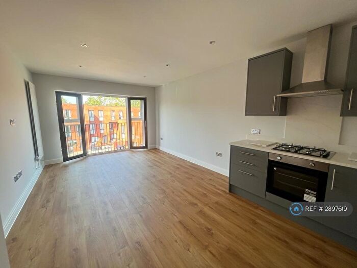 1 Bedroom Flat To Rent In Woking, Woking, GU21