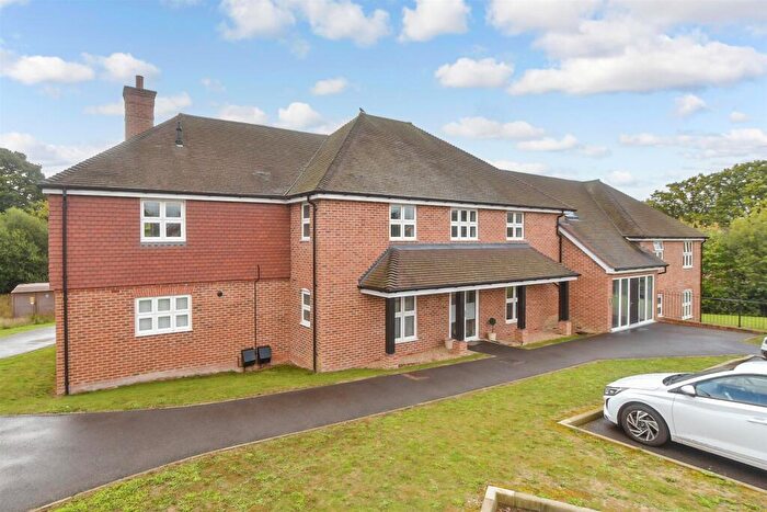 2 Bedroom Flat For Sale In Bramley Vale, Cranleigh, Surrey, GU6