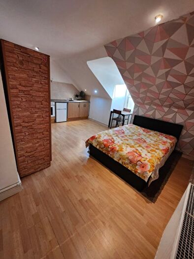 Studio To Rent In Vicarage Lane, London, London, E15