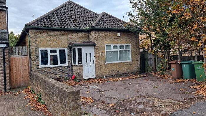 4 Bedroom Detached Bungalow For Sale In Hall Lane, Chingford, E4