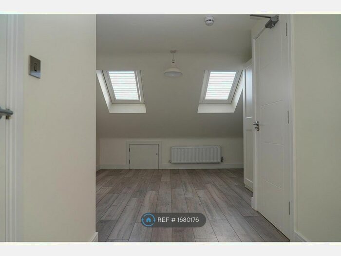 Studio To Rent In London, London, CR7