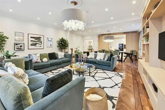 3 Bedroom Flat To Rent In Stratton Street, Mayfair, London, W1J