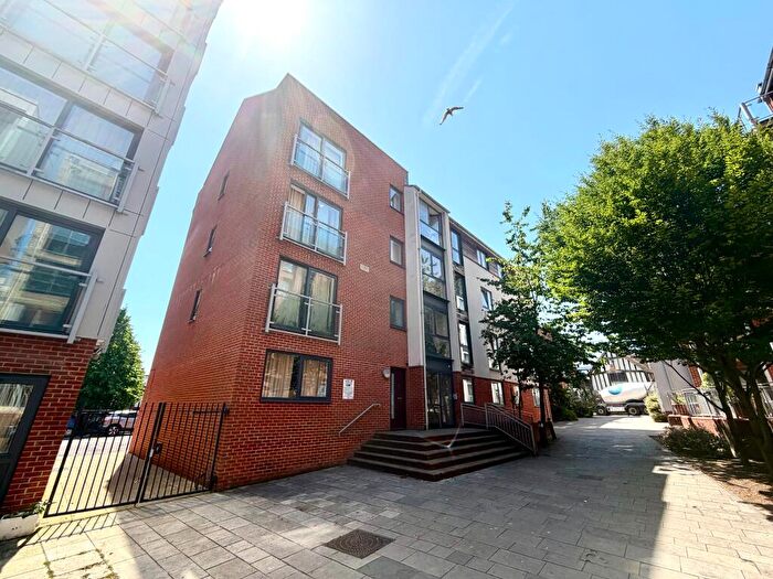 2 Bedroom Apartment To Rent In Town Centre, SO14
