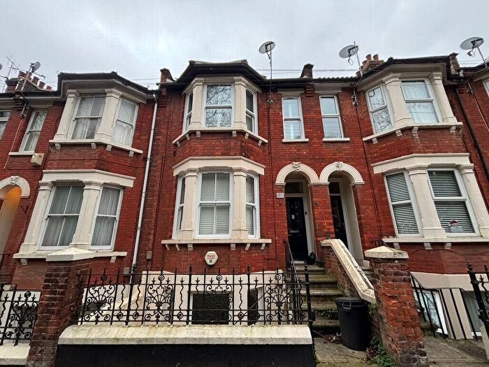 1 Bedroom Flat For Sale In Boundary Road, Chatham, ME4