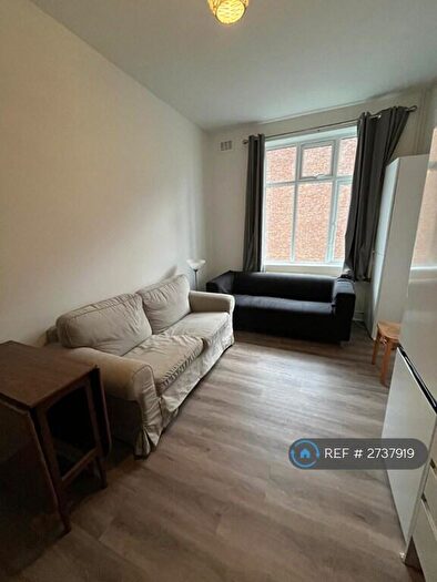 3 Bedroom Flat To Rent In Seven Sisters Road, London, N4